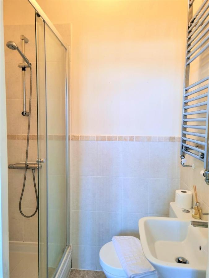 Central Apartments - Spacious 2 Beds Swindon Exterior foto